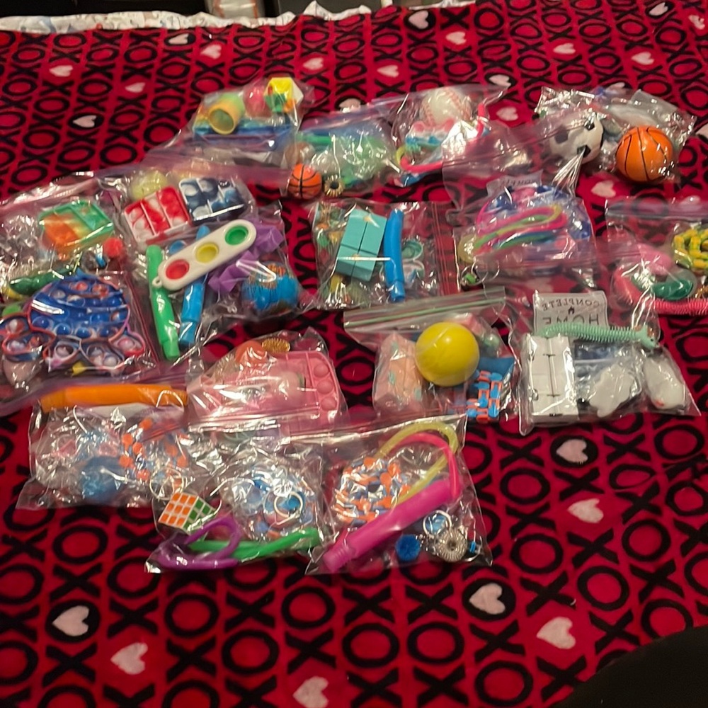 15 lots of fidgets and popits.. all brand new no tags but some are Packaged